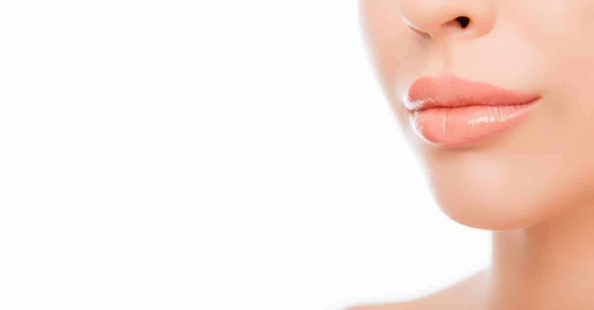 Mărirea buzelor – de ce să apelezi la acidul hialuronic