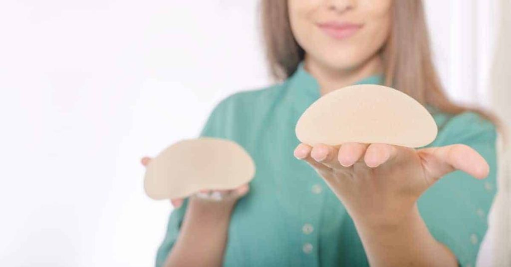 cum alegi implantul mamar