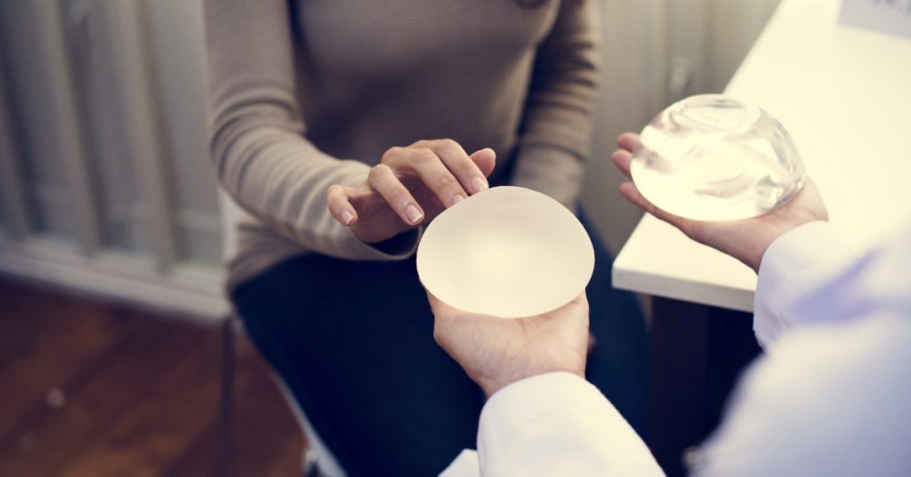 operație-estetică-mărire-sâni